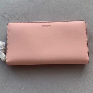 Gucci pink zip wallet New with Tags